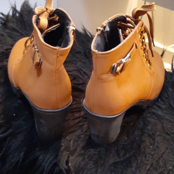 Boots - Picture 4 of 4